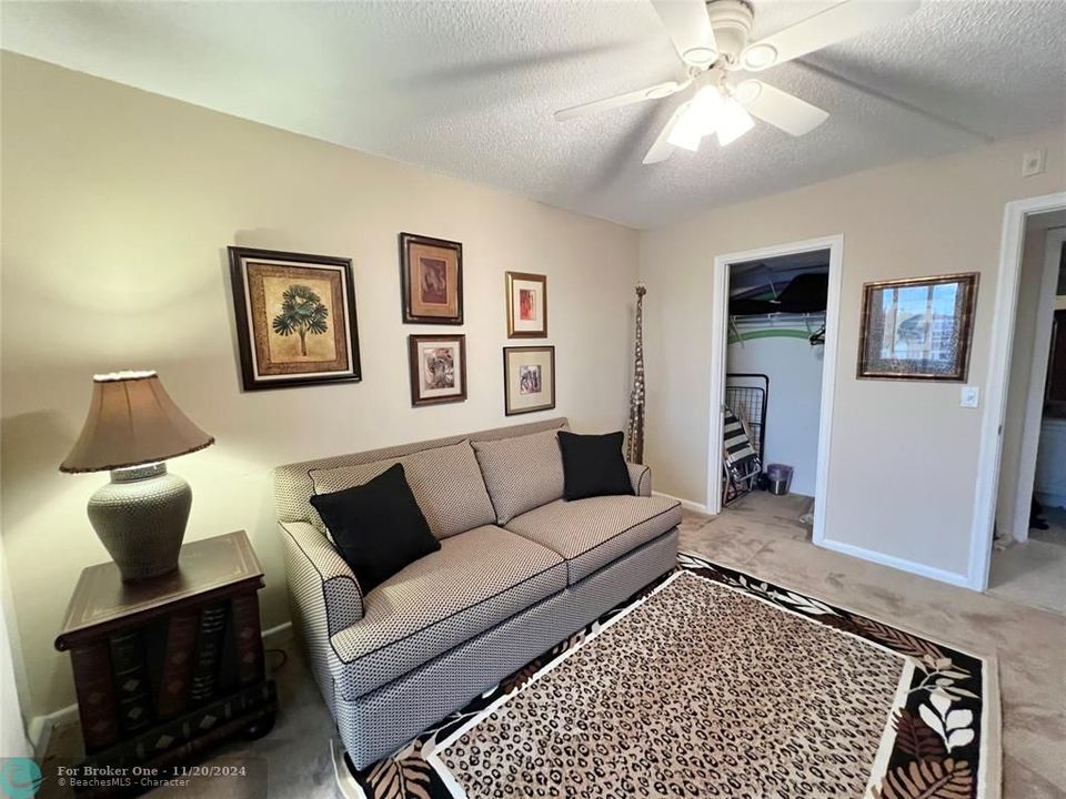 For Sale: $239,900 (2 beds, 2 baths, 938 Square Feet)