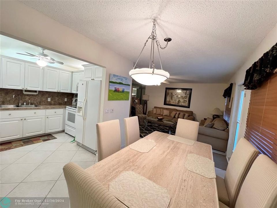 For Sale: $239,900 (2 beds, 2 baths, 938 Square Feet)