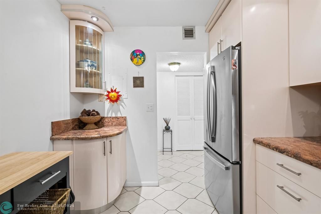 For Sale: $449,900 (2 beds, 2 baths, 1291 Square Feet)