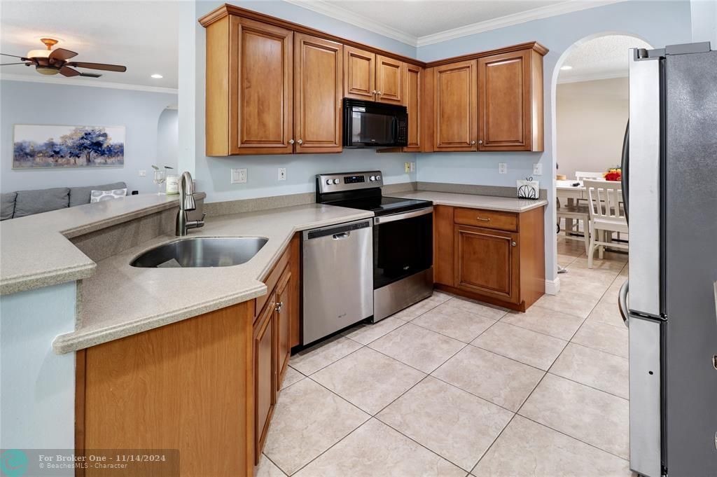 For Sale: $425,000 (2 beds, 2 baths, 1430 Square Feet)