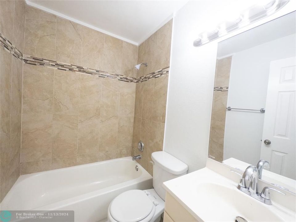 For Sale: $245,000 (2 beds, 2 baths, 800 Square Feet)