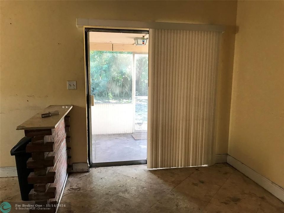 For Sale: $1,600 (1 beds, 1 baths, 1320 Square Feet)