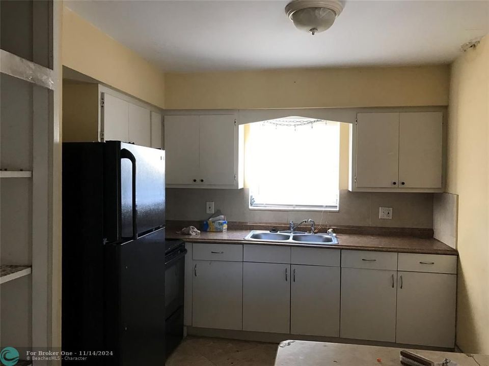 For Sale: $1,600 (1 beds, 1 baths, 1320 Square Feet)