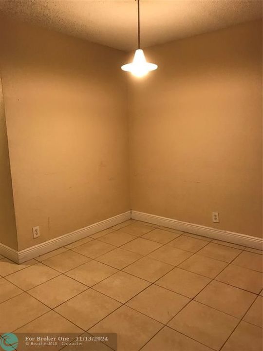 For Rent: $1,750 (2 beds, 1 baths, 896 Square Feet)