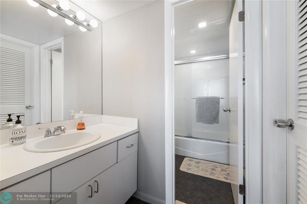 For Sale: $450,000 (1 beds, 1 baths, 1116 Square Feet)