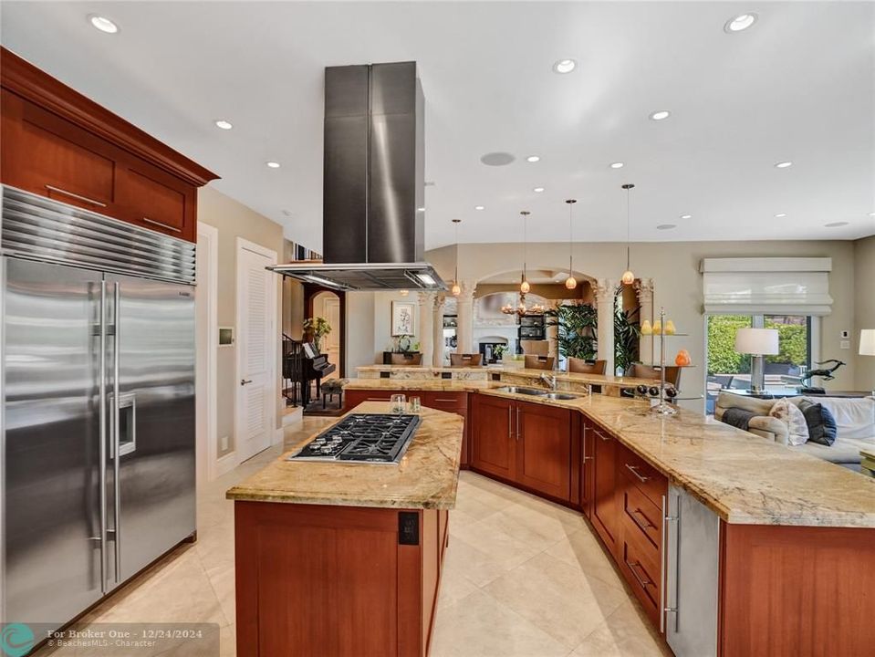 For Sale: $3,975,000 (5 beds, 4 baths, 3958 Square Feet)