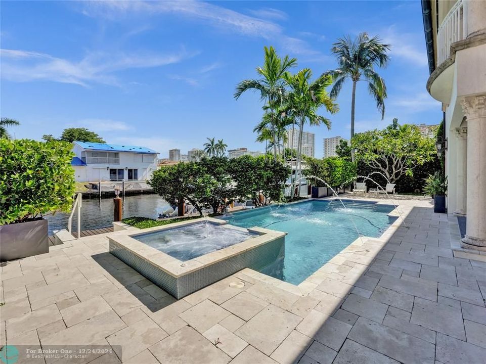 For Sale: $3,975,000 (5 beds, 4 baths, 3958 Square Feet)