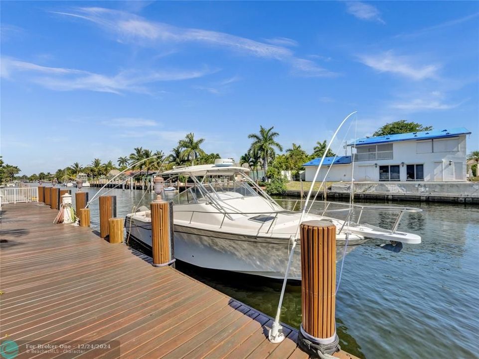 For Sale: $3,975,000 (5 beds, 4 baths, 3958 Square Feet)