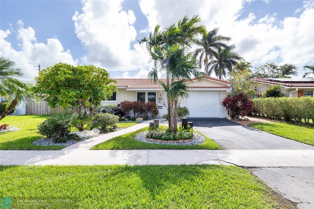 For Sale: $600,000 (3 beds, 2 baths, 1324 Square Feet)