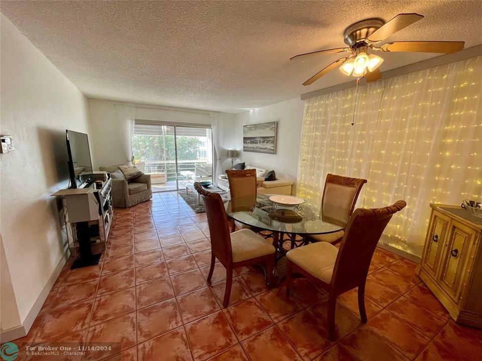 For Sale: $152,000 (2 beds, 2 baths, 944 Square Feet)