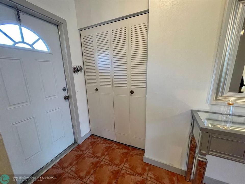 For Sale: $152,000 (2 beds, 2 baths, 944 Square Feet)