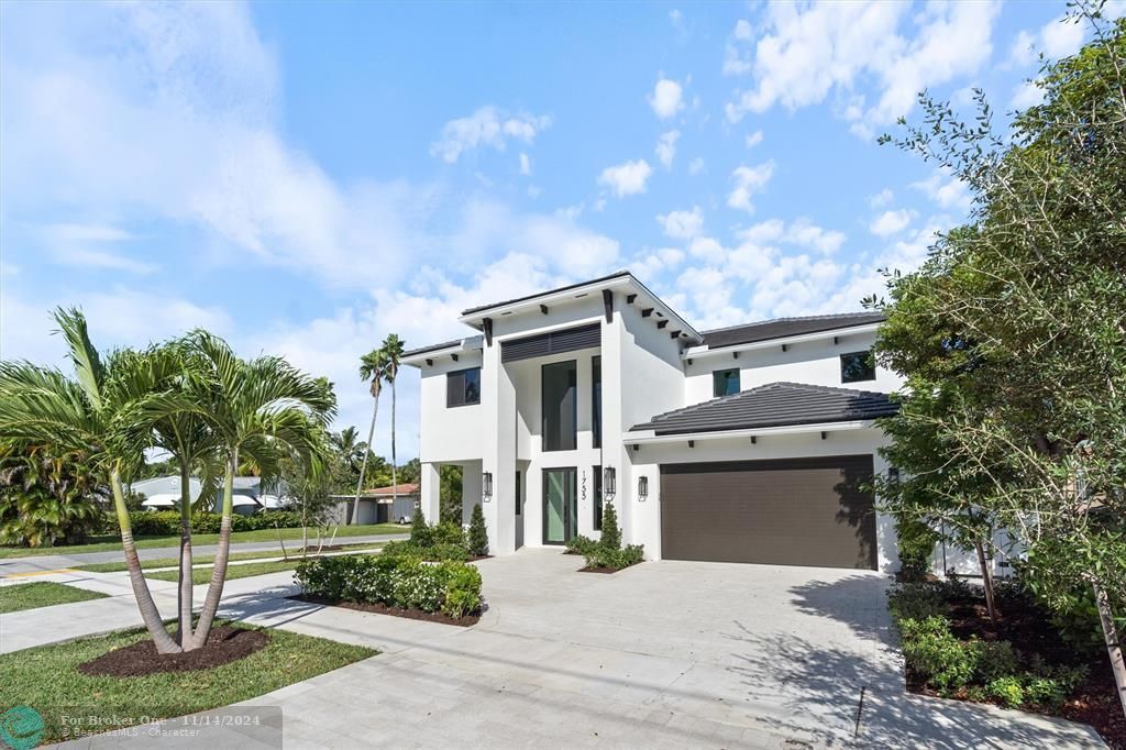 For Sale: $2,295,000 (4 beds, 4 baths, 2695 Square Feet)