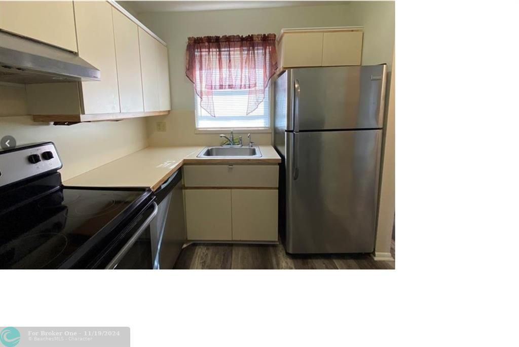 For Rent: $1,500 (2 beds, 2 baths, 946 Square Feet)