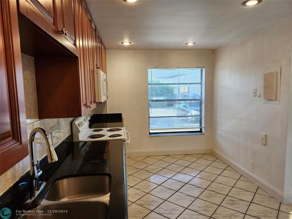 For Rent: $2,990 (3 beds, 2 baths, 1393 Square Feet)