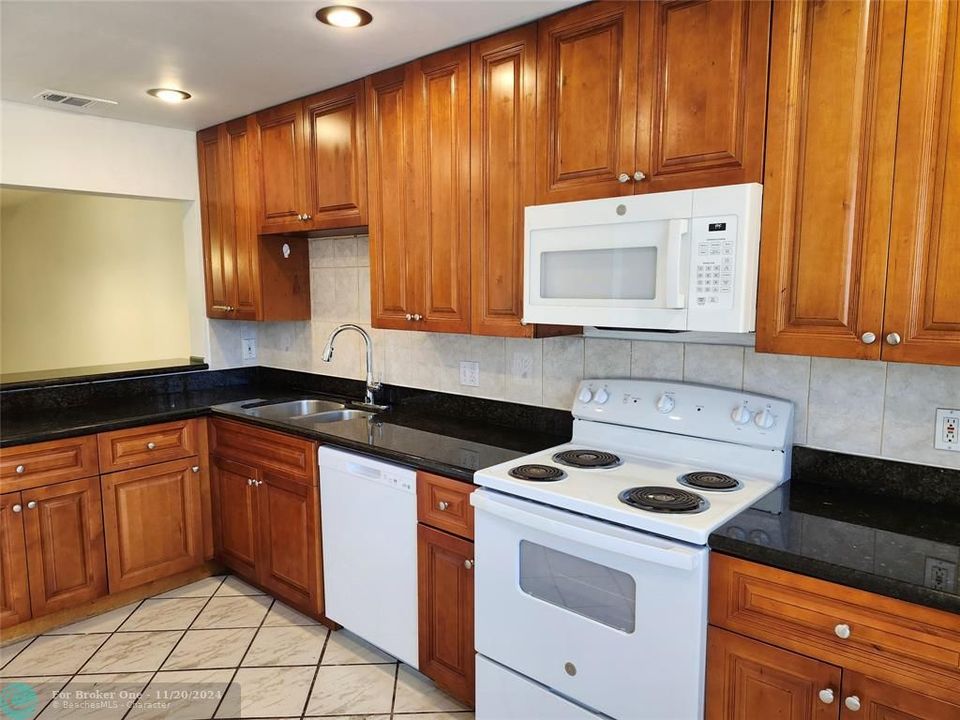 For Rent: $2,990 (3 beds, 2 baths, 1393 Square Feet)