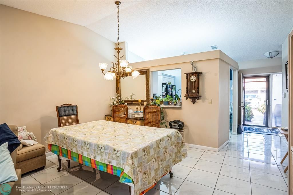 For Sale: $325,000 (2 beds, 2 baths, 1311 Square Feet)