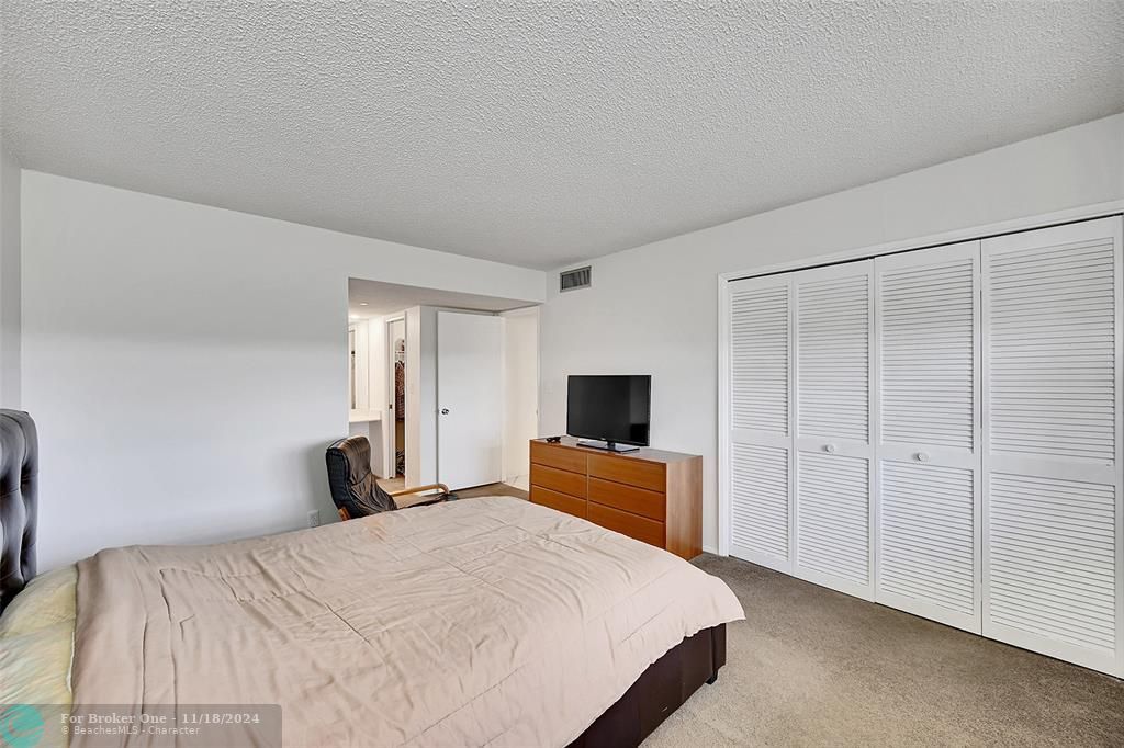 For Sale: $330,000 (2 beds, 2 baths, 1260 Square Feet)