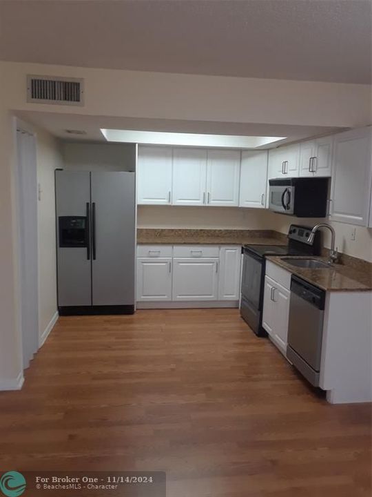 For Rent: $2,700 (3 beds, 2 baths, 1800 Square Feet)