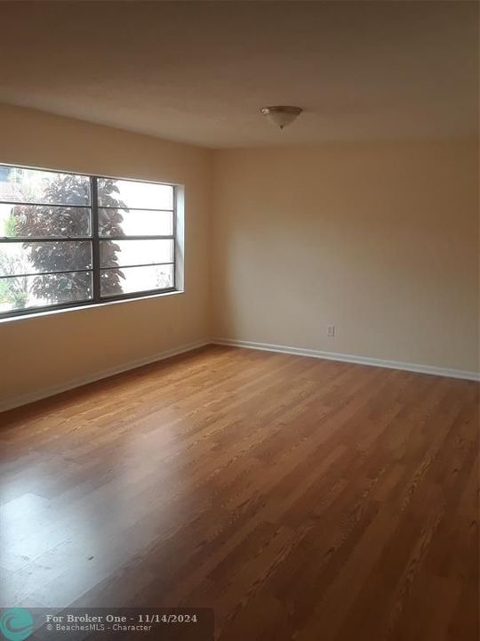 For Rent: $2,700 (3 beds, 2 baths, 1800 Square Feet)