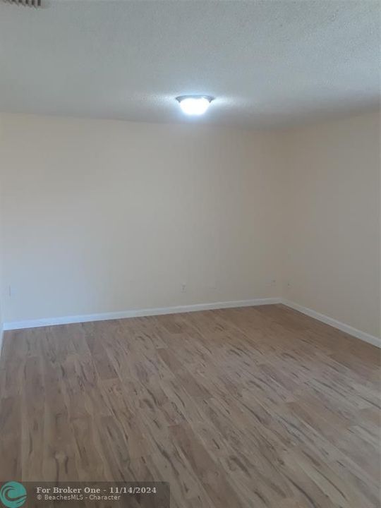 For Rent: $2,700 (3 beds, 2 baths, 1800 Square Feet)