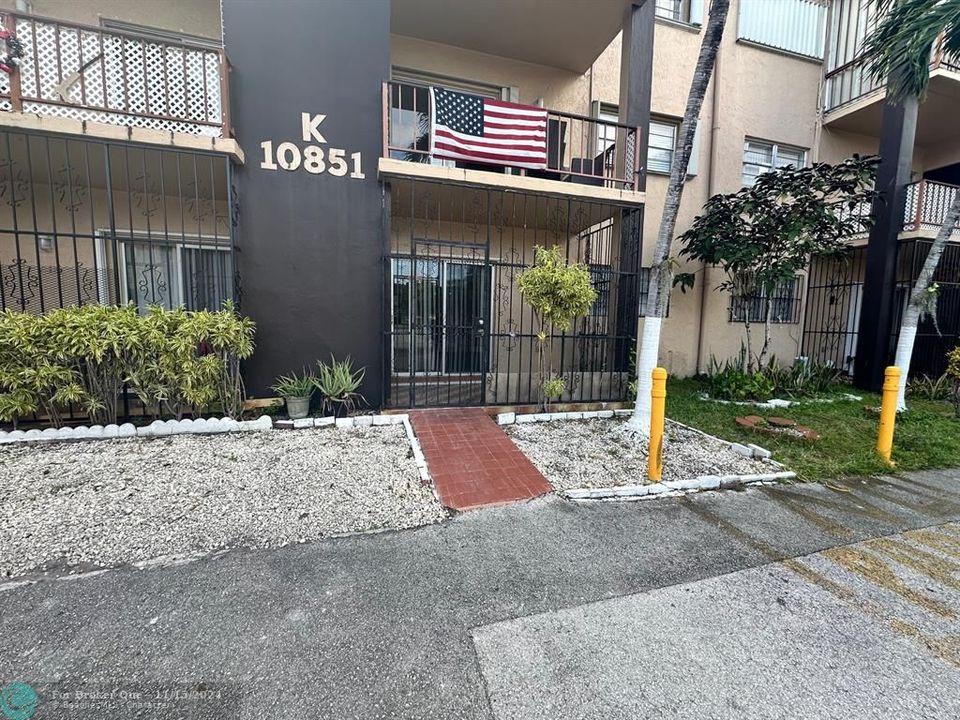 For Rent: $2,000 (2 beds, 1 baths, 720 Square Feet)