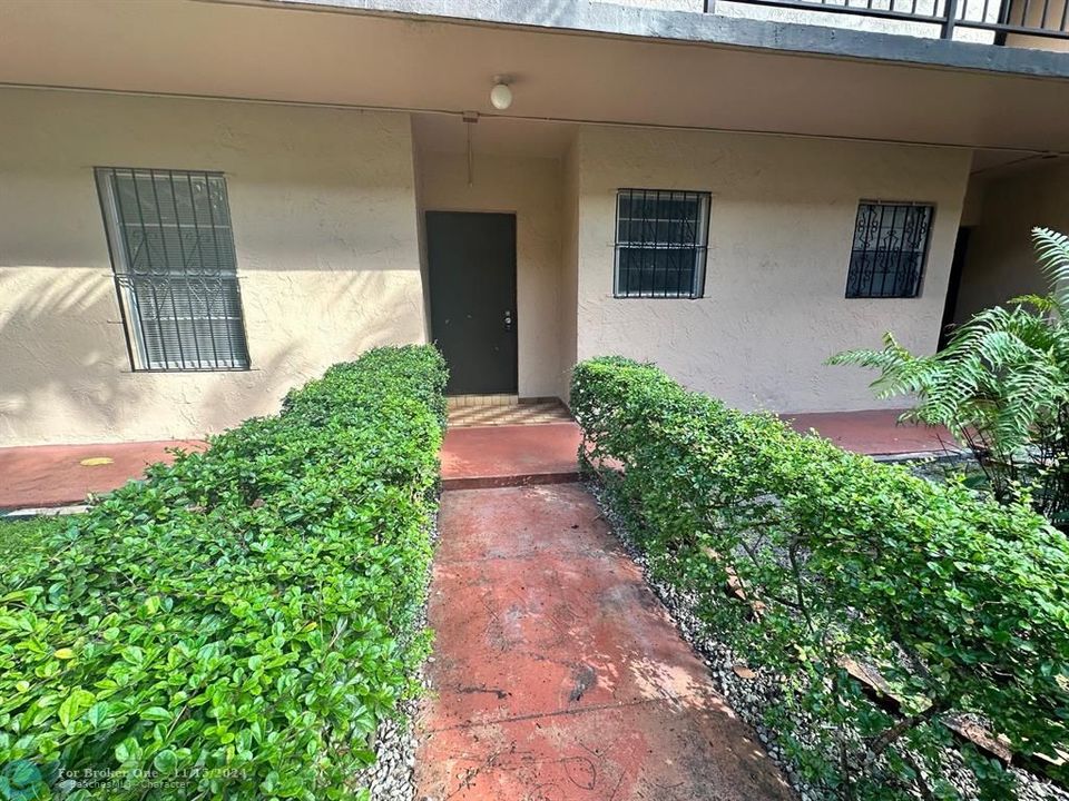 For Rent: $2,000 (2 beds, 1 baths, 720 Square Feet)