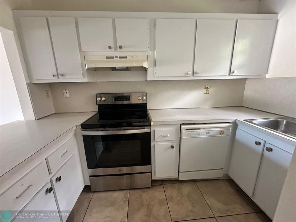 For Rent: $2,000 (2 beds, 1 baths, 720 Square Feet)