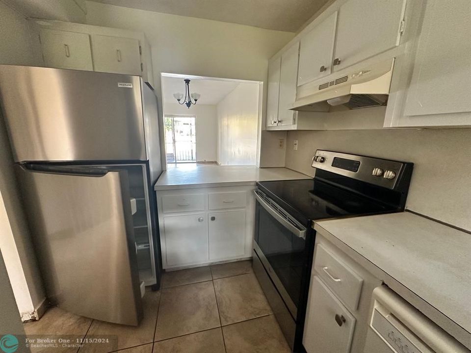 For Rent: $2,000 (2 beds, 1 baths, 720 Square Feet)