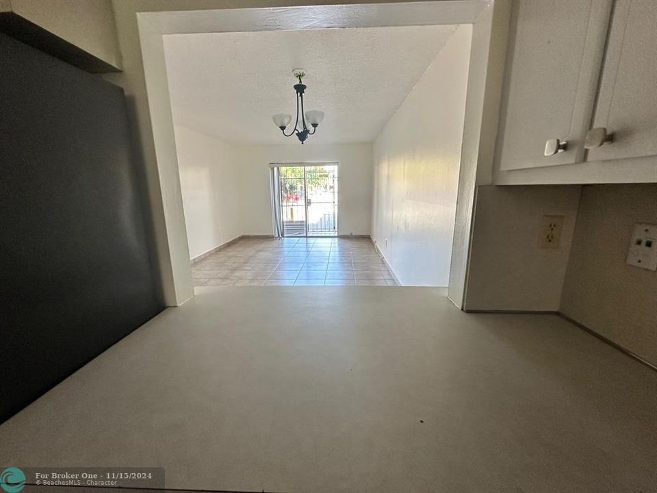 For Rent: $2,000 (2 beds, 1 baths, 720 Square Feet)