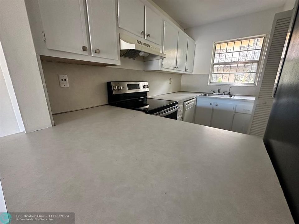 For Rent: $2,000 (2 beds, 1 baths, 720 Square Feet)