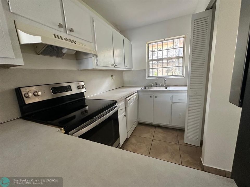 For Rent: $2,000 (2 beds, 1 baths, 720 Square Feet)