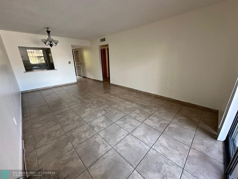 For Rent: $2,000 (2 beds, 1 baths, 720 Square Feet)