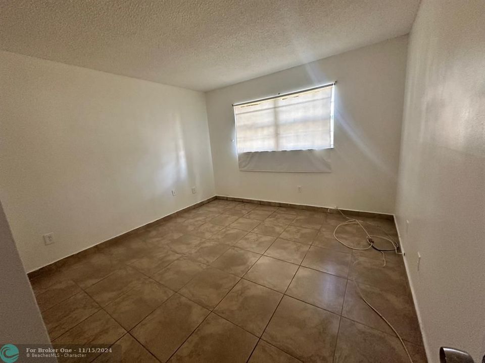 For Rent: $2,000 (2 beds, 1 baths, 720 Square Feet)