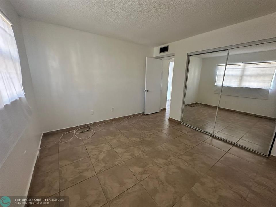 For Rent: $2,000 (2 beds, 1 baths, 720 Square Feet)