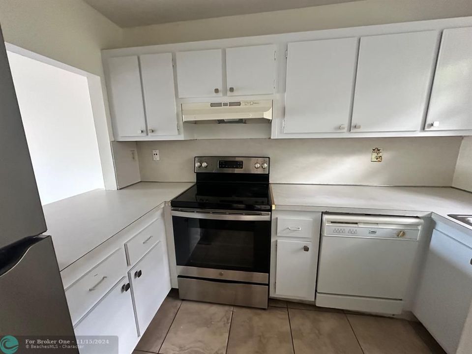 For Rent: $2,000 (2 beds, 1 baths, 720 Square Feet)