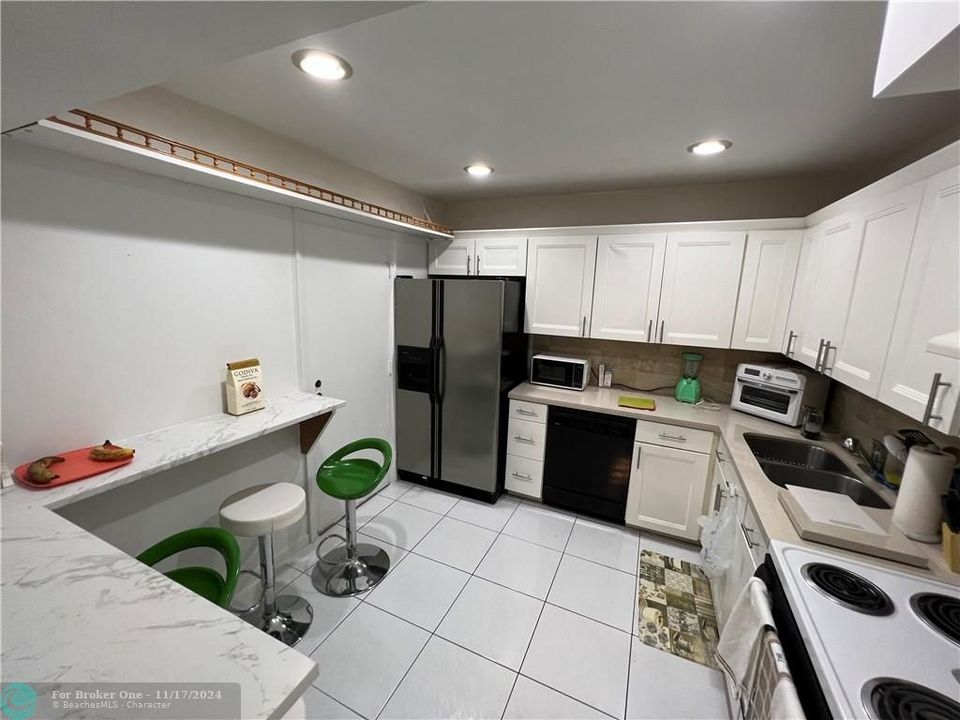 For Sale: $234,000 (3 beds, 2 baths, 1361 Square Feet)