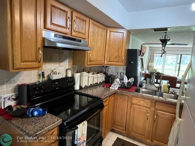 For Rent: $2,195 (2 beds, 2 baths, 1150 Square Feet)