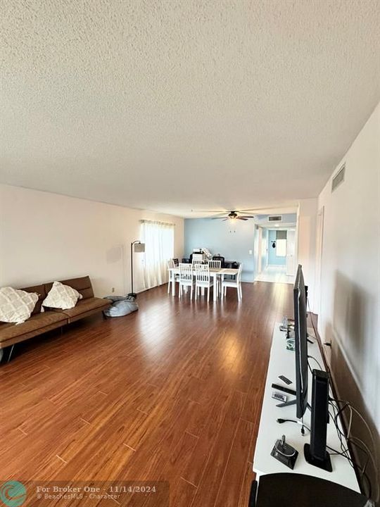 For Rent: $2,800 (2 beds, 2 baths, 1225 Square Feet)