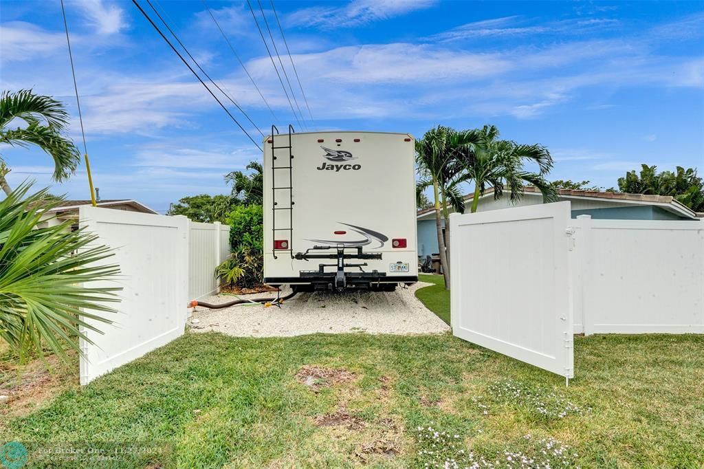 For Sale: $849,000 (3 beds, 2 baths, 1571 Square Feet)