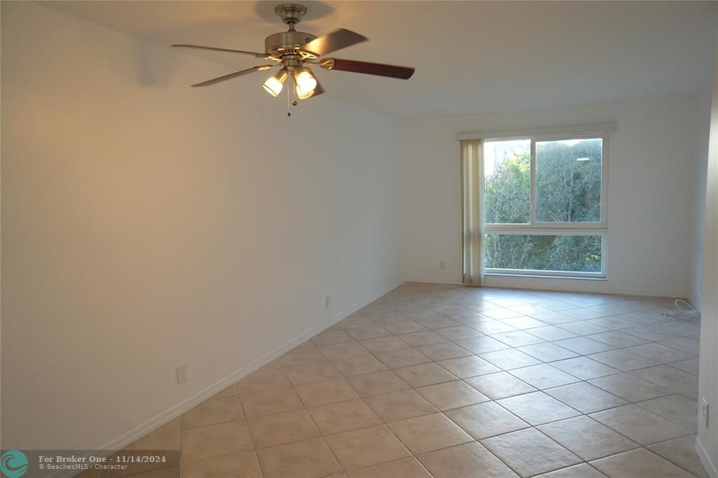 For Sale: $275,000 (2 beds, 2 baths, 770 Square Feet)