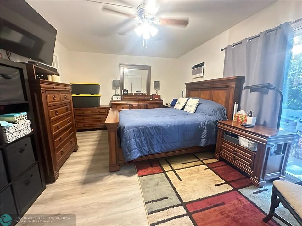 For Sale: $105,000 (1 beds, 1 baths, 700 Square Feet)