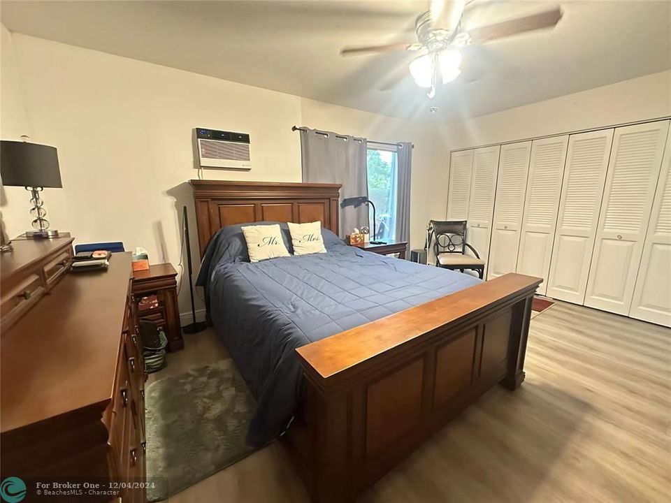 For Sale: $105,000 (1 beds, 1 baths, 700 Square Feet)