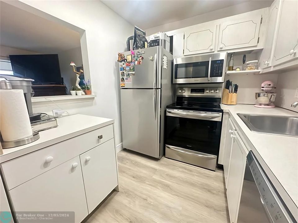 For Sale: $105,000 (1 beds, 1 baths, 700 Square Feet)