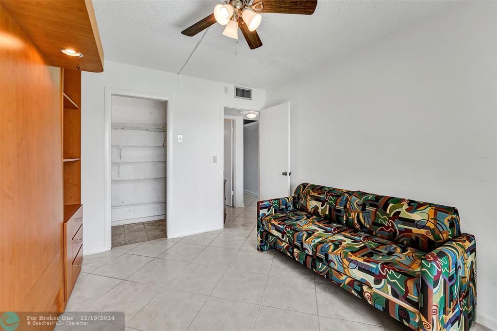 For Sale: $200,000 (2 beds, 2 baths, 1100 Square Feet)