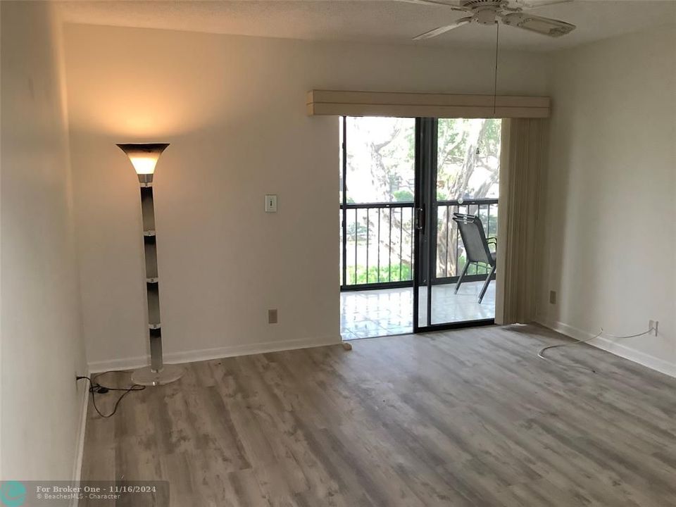 For Rent: $1,950 (2 beds, 2 baths, 1100 Square Feet)