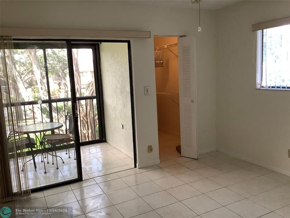 For Rent: $1,950 (2 beds, 2 baths, 1100 Square Feet)