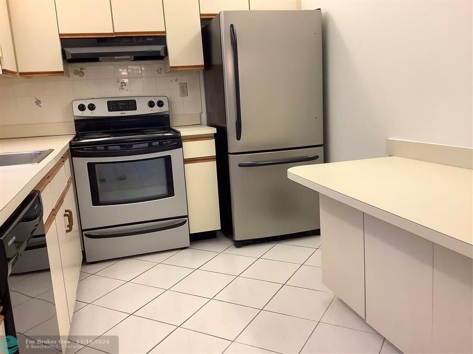 For Rent: $1,950 (2 beds, 2 baths, 1100 Square Feet)