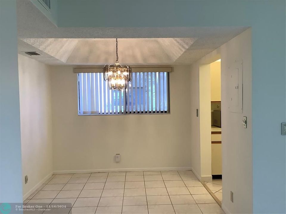 For Rent: $1,950 (2 beds, 2 baths, 1100 Square Feet)