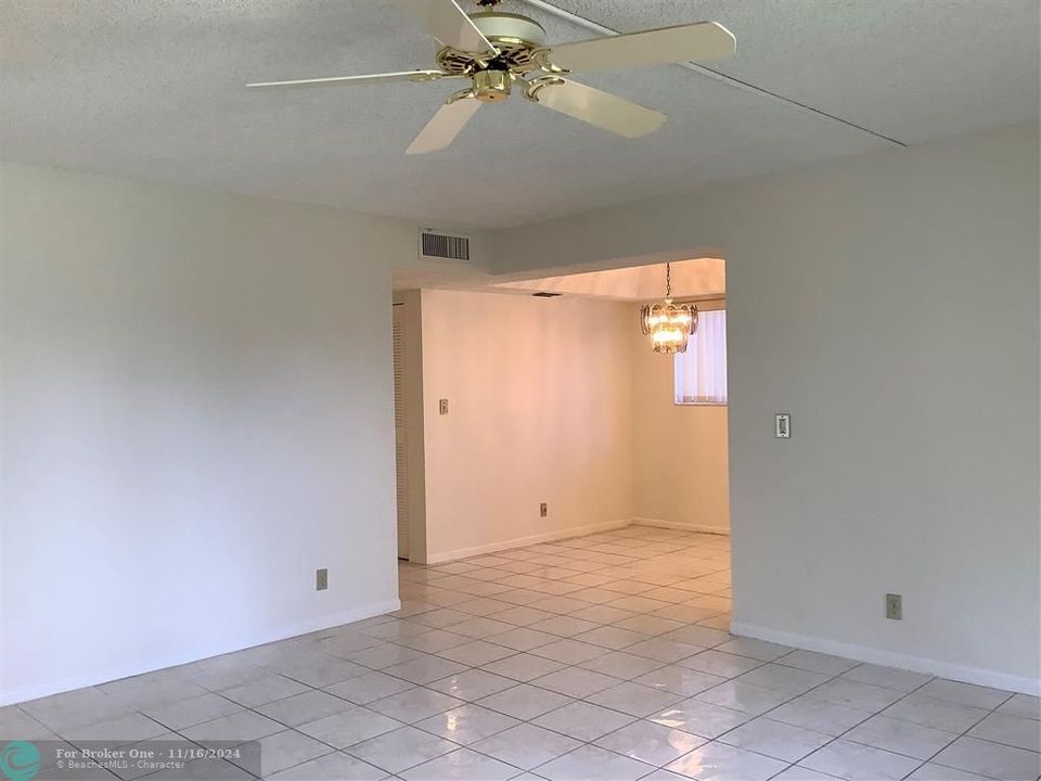 For Rent: $1,950 (2 beds, 2 baths, 1100 Square Feet)