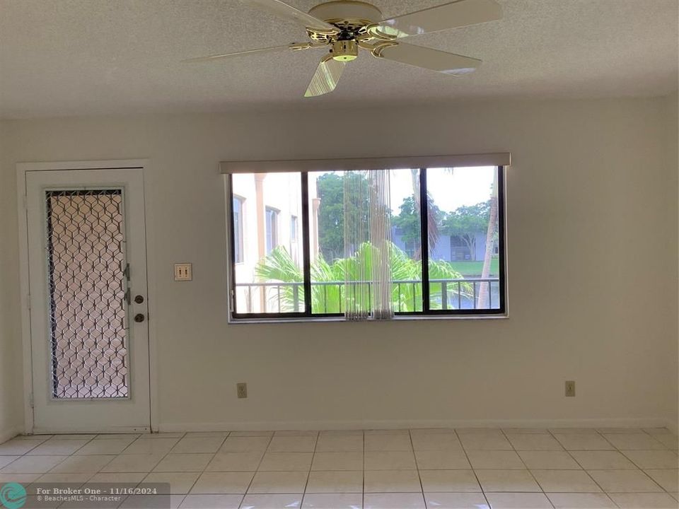 For Rent: $1,950 (2 beds, 2 baths, 1100 Square Feet)